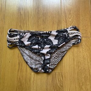 Acacia Bingin Bikini Bottom in Black Elephant